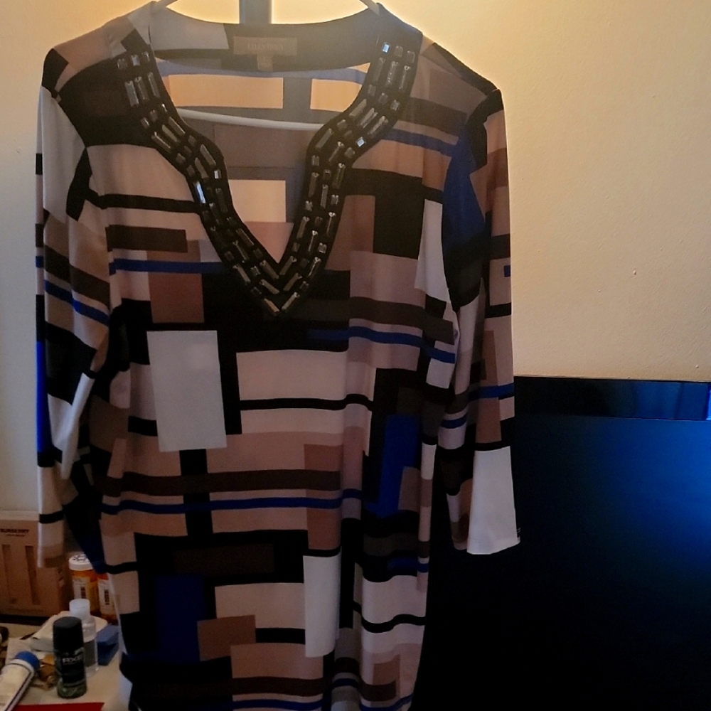 Black and Blue Graphic 3/4 Sleeve Tunic. Like new.